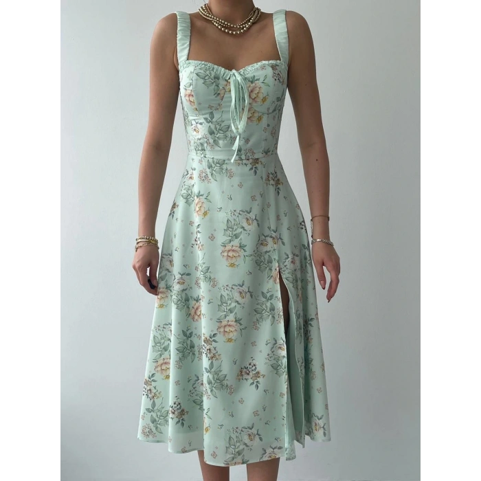 Anjelik Yırtmaç Detaylı Elbise