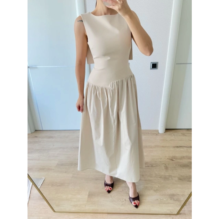 Arkası Kanatlı Uzun Elbise Bej