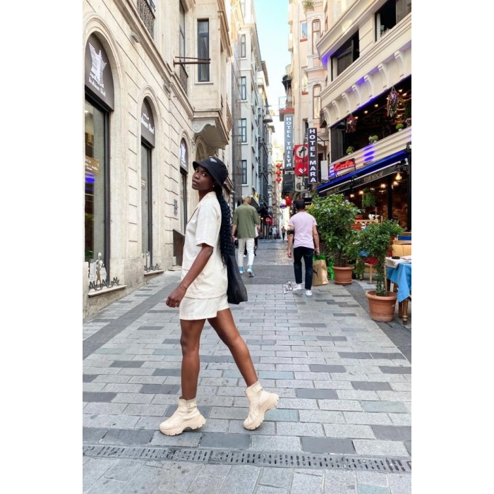 Bej Ceket Ve Şort Takım