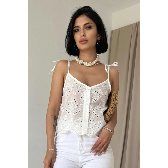 Beyaz Bağcıklı Brode Bluz