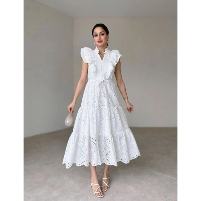 Beyaz Fırfırlı Düğmeli Elbise