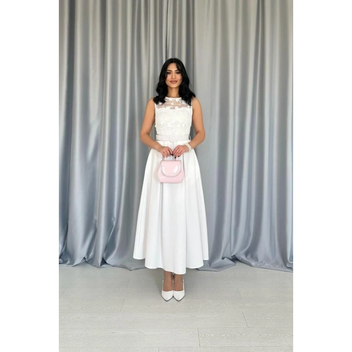 Beyaz Önü Dantel Detaylı Kemerli Elbise