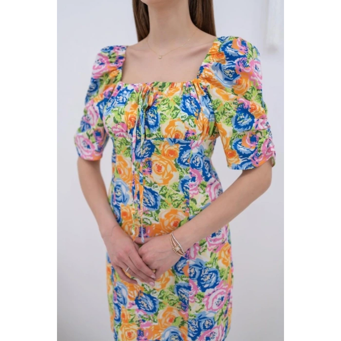 Desenli Boyundan Bağlamalı Desenli Elbise