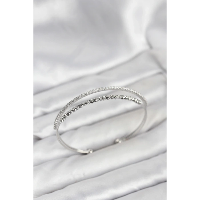 Dorika Model Pirinç Gümüş Renk Kadın Bileklik