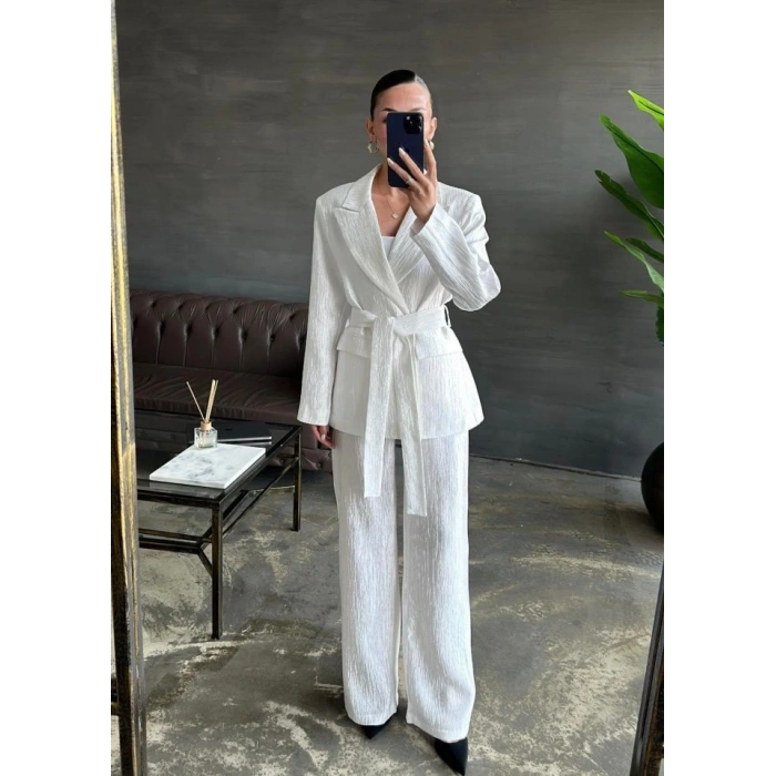 Ekru Beli Kuşaklı Ceket Ve Pantolon Parlak Takım