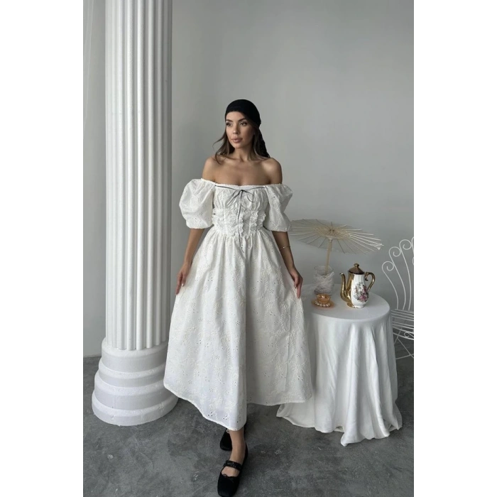 Ekru Dantel Detaylı Brode Elbise