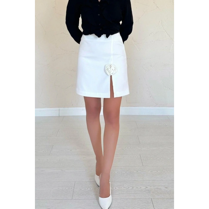 Ekru Yırtmaçlı Gül Detaylı ini Etek