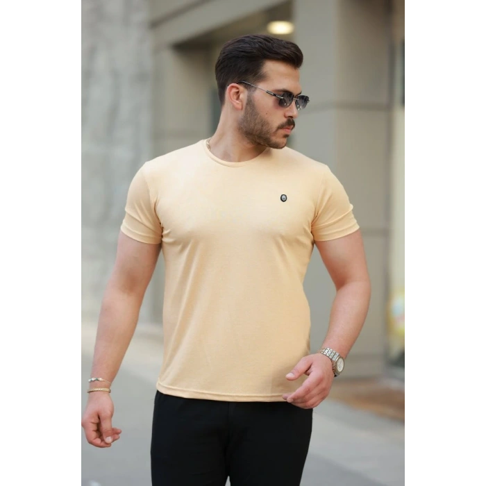 Erkek Bisiklet Yaka Arma Detaylı Basic Kısa Kollu Tişört