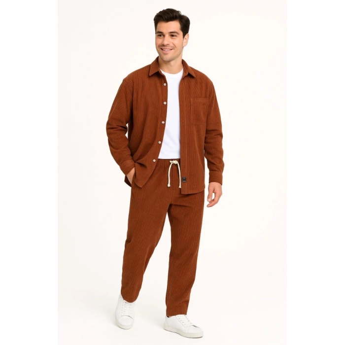 Erkek Kadife Oversize Takım – Gömlek Ve Pantolon İkili et Füme Corduroy Şıklığı, Rahat Ve Zarif Duruş Yumuşak Dokulu Kadife Kumaş, Düğmeli Gömlek Üst Ve astikli Pantolon Alt Parça Ile Gün Boyu Konfor Kiremit