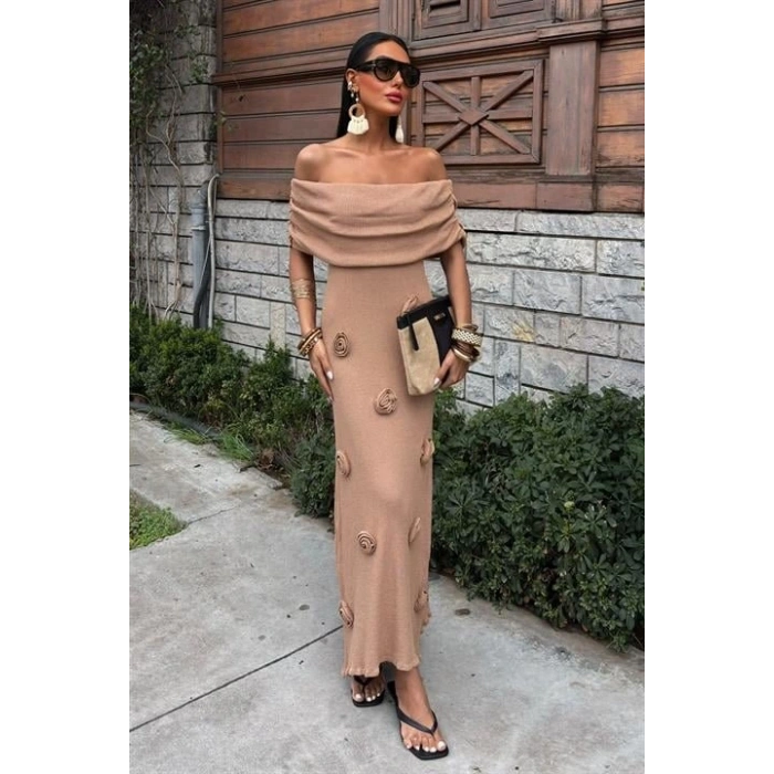 Eteği Gül Detay Madonna Yaka Elbise 2863