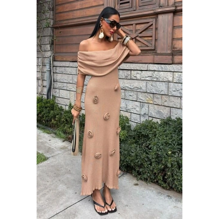 Eteği Gül Detay Madonna Yaka Elbise 2863