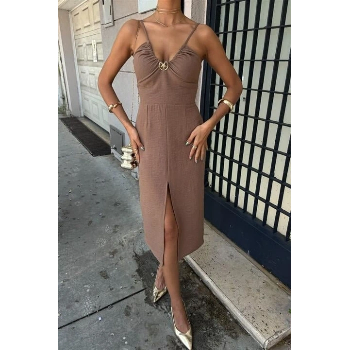 Göğsü Aksesuarlı Önü Yırtmaçlı Elbise 2899