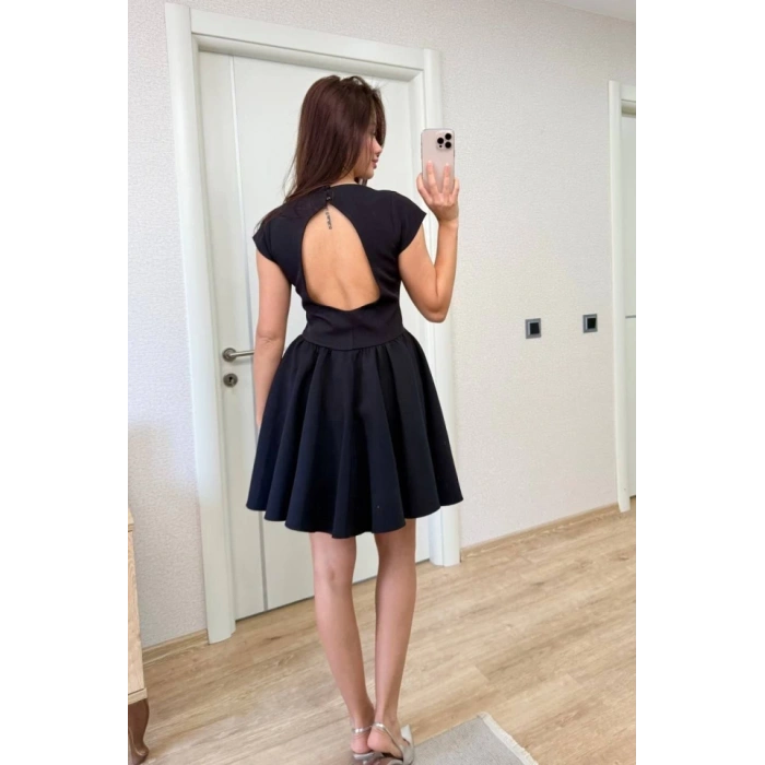 ırt Dekolteli Çan Detaylı ini Elbise  iyah