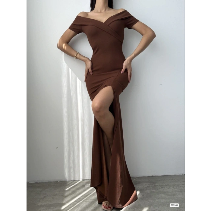 Kadın Dalgıç Kumaş Kayık Yaka Ve Dekolte Detaylı Elbise