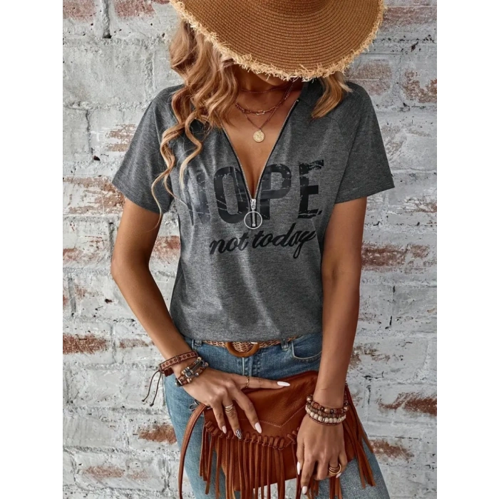 Kadın Kısa Kollu önden Fermuarlı Yazı Baskılı Viskon Bluz