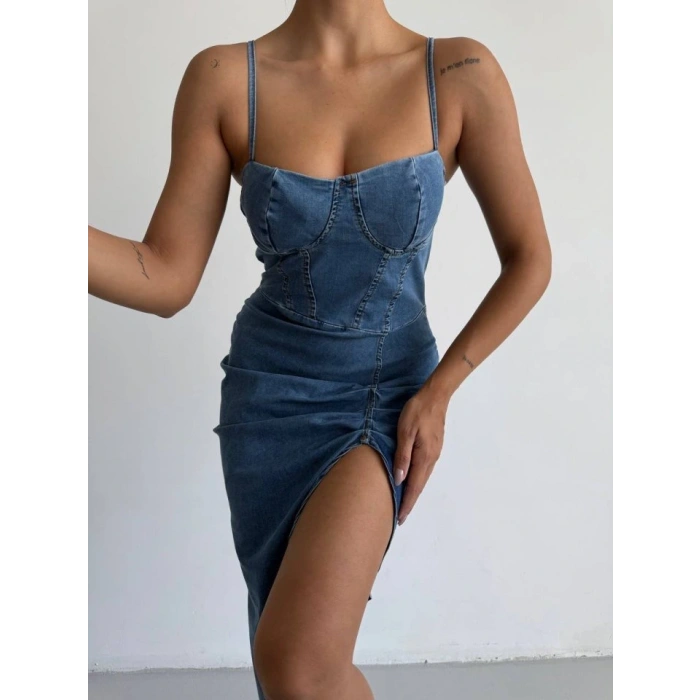 Kadın Omuz Askılı Derin Bacak Dekoltesi Ve Büzgü Detay Kot Elbise