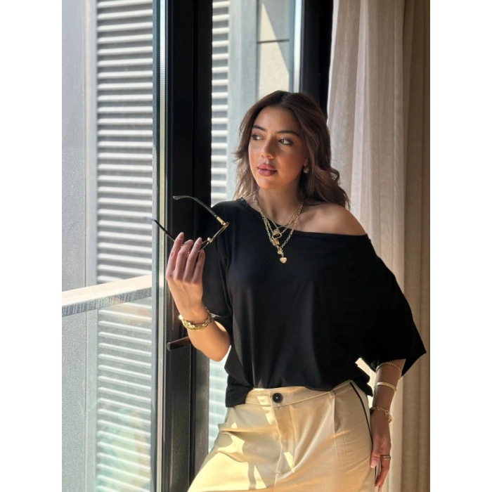 Kadın Tek Omuzu Açık Kısa Kollu Salaş Viskon Bluz