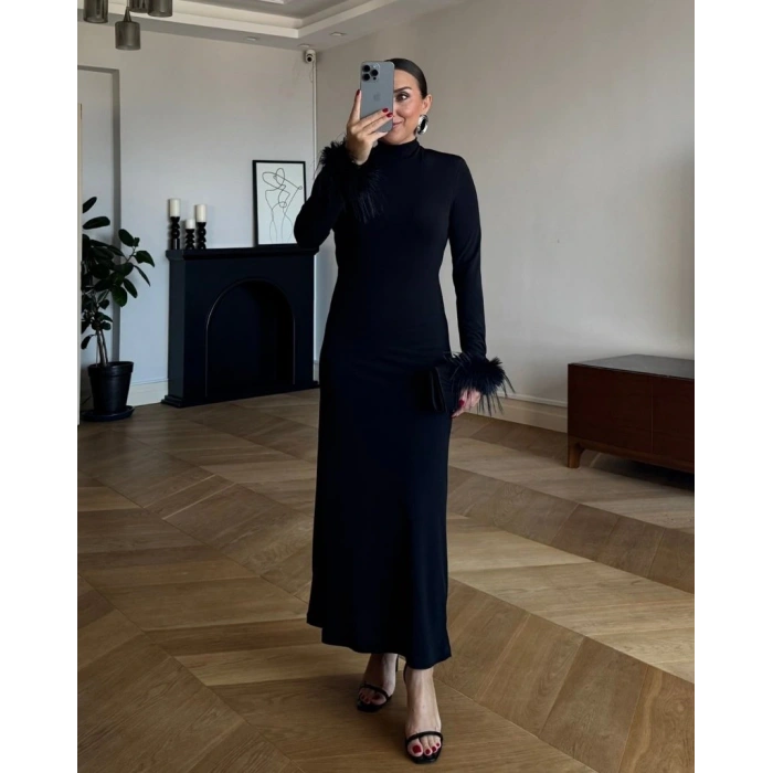 Kadın Uzun Kollu Balıkçı Yaka Kol Ağzı Tüy Detaylı Uzun Krep Elbise