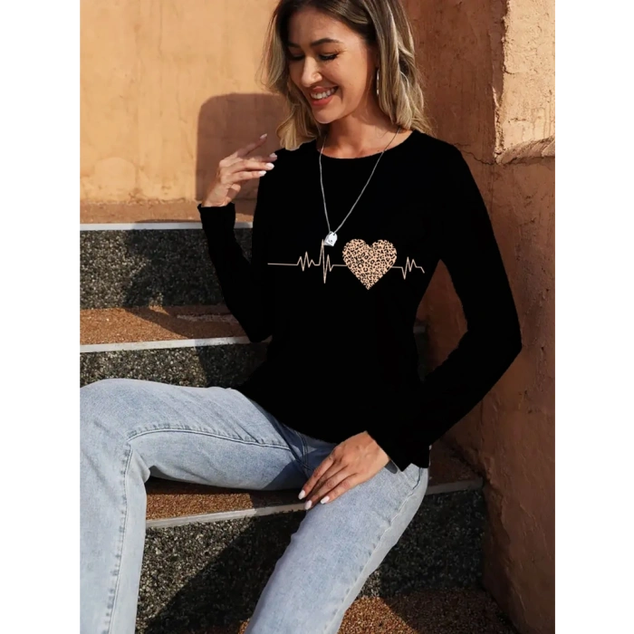 Kadın Uzun Kollu Bisiklet Yaka Kalp Desenli Bluz