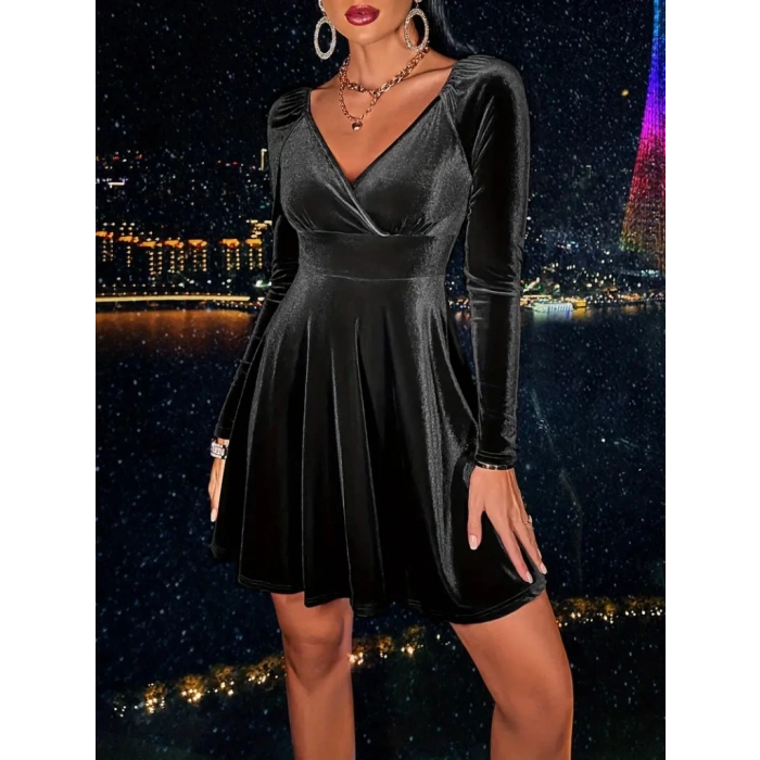 Kadın Uzun Kollu Kruvaze Yaka Kısa Kiloş Kadife Elbise