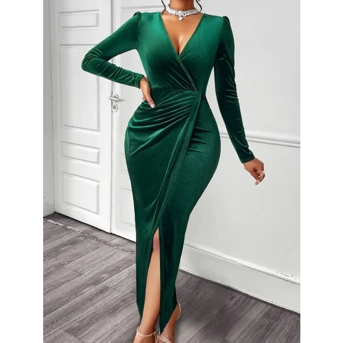 Kadın Uzun Kollu Kruvaze Yaka önünden çapraz Detaylı Uzun Kadife Elbise