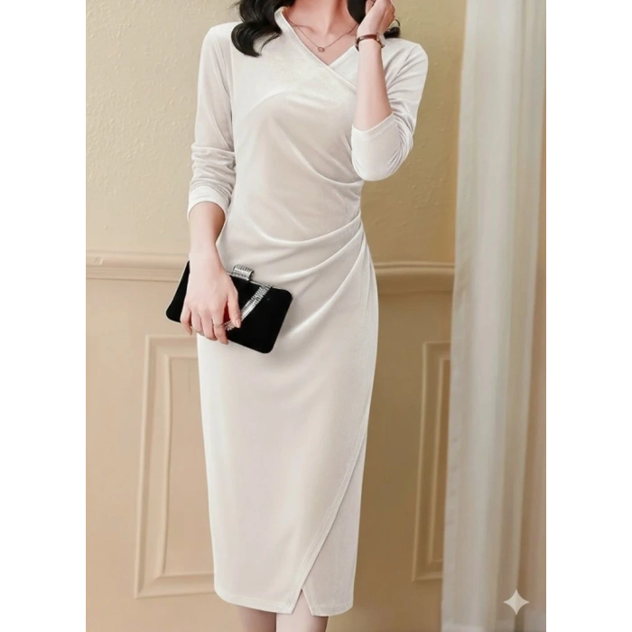 Kadın Uzun Kollu Kruvaze Yakalı Yandan Büzgülü önden çapraz Detaylı Midi Kadife Elbise