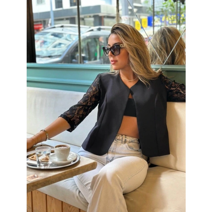 Kadın Yarım Dantel Kollu önü Açık Kısa Atlas Ceket