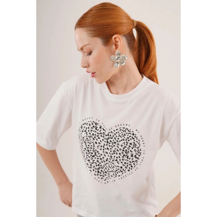 Kalp Baskılı Crop Beyaz Tişört