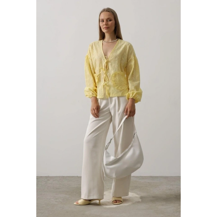 Kalp Detaylı Bağlamalı Brode Bluz  arı