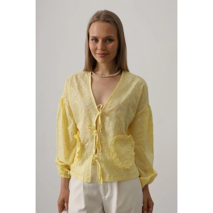 Kalp Detaylı Bağlamalı Brode Bluz  arı