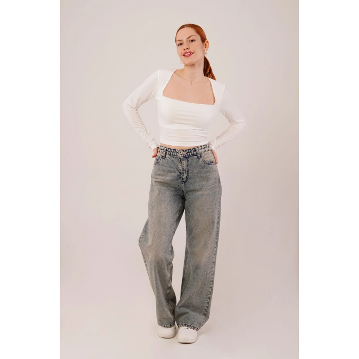 Kare Yaka Basic Beyaz Bluz