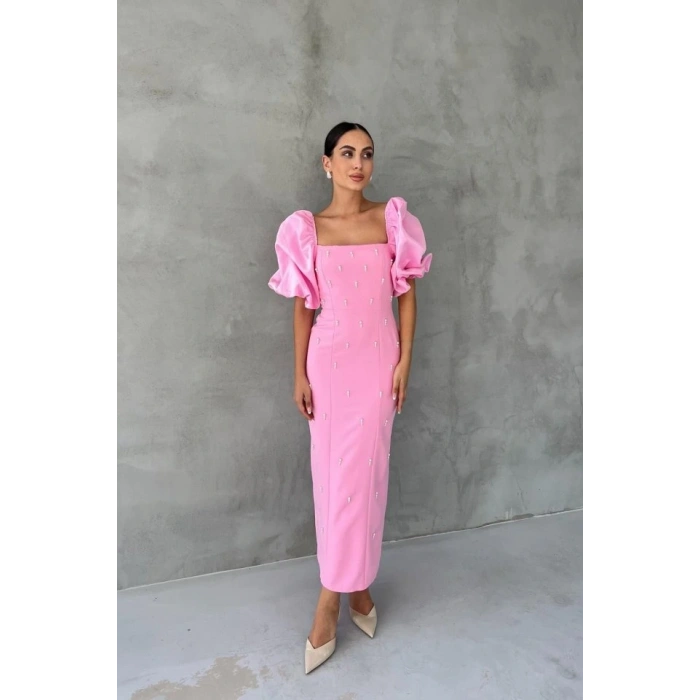 Pembe İşlemeli Kolu Garnili Elbise