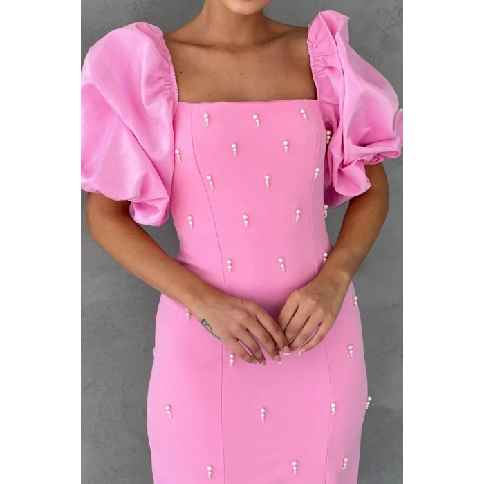 Pembe İşlemeli Kolu Garnili Elbise