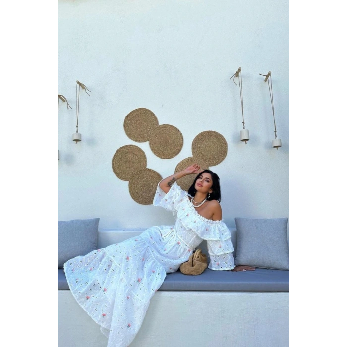 Pembe Omuzları astikli Brode Elbise