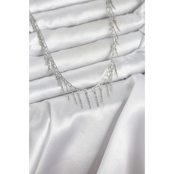 Pirinç Gümüş Renk Saçaklı Model Kadın Kolye