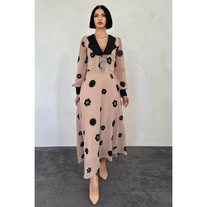 Vizon Yaka Nakışlı Elbise