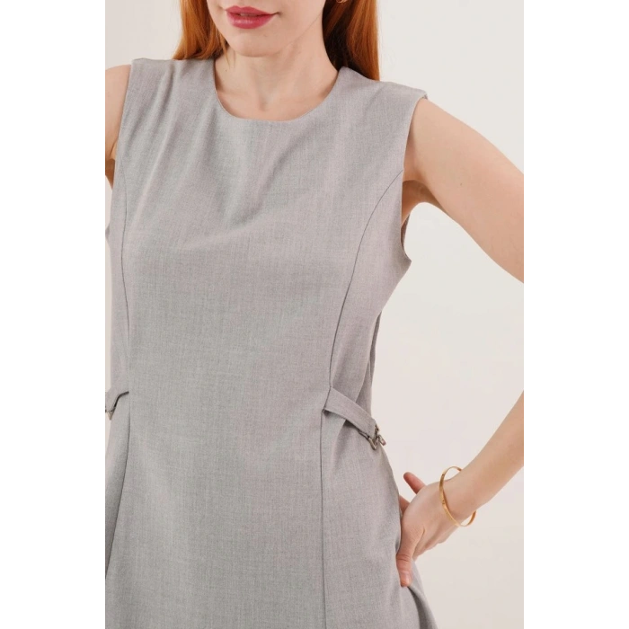 Yanları Zincir Detaylı ıfır Kol Gri Mini Elbise