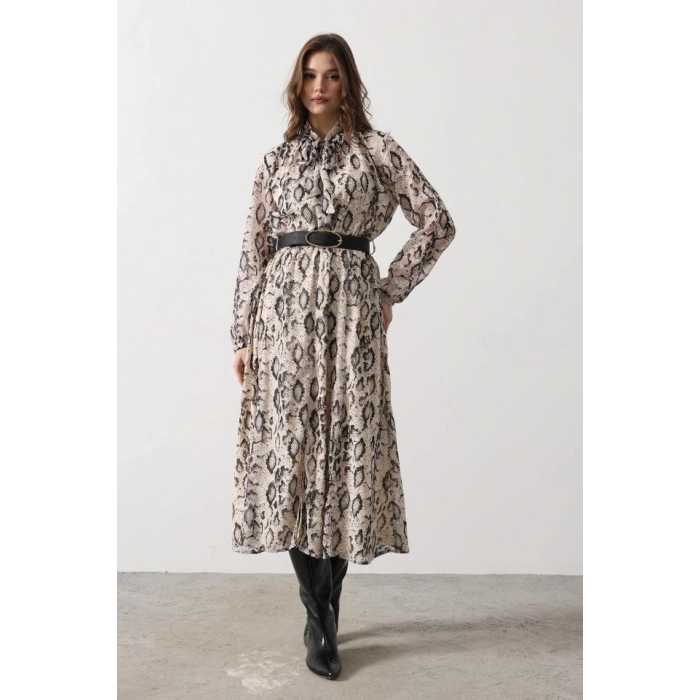 Yılan Desen Uzun Yaka Detaylı Elbise  Kremiyah