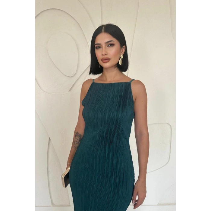 Zümrüt Piliseli Halter Boyun Elbise