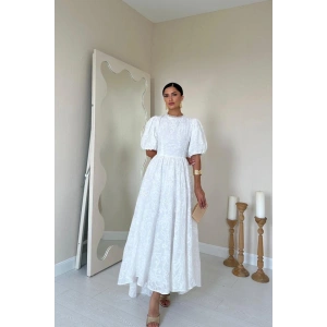 Beyaz Arkası Bağlamalı Brode Elbise