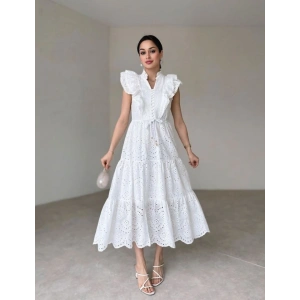 Beyaz Fırfırlı Düğmeli Elbise