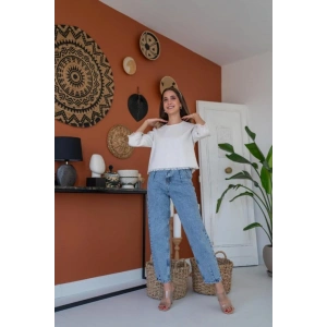 Beyaz Püskül Detaylı Bluz