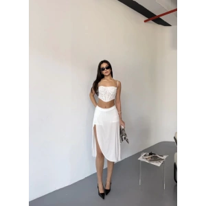 Çepli Şortlu Yırtmaçlı Etek  Beyaz