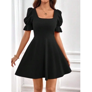 Kadın Kısa Kollu Kare Yakalı Kiloş Ithal Krep Elbise