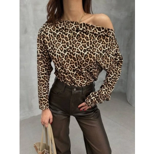 Kadın Leopar Desenli Düşük Omuzlu Bluz