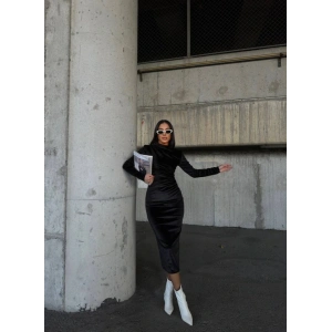 Kadın Uzun Kollu Yarım Balıkçı Yaka Büzgü Detay Kadife Kumaş Elbise