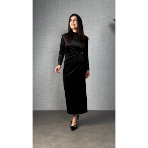 Kadınbalıkçı Yaka Büzgü Ve Taş Işleme Detay axi Boy Kadife Elbise