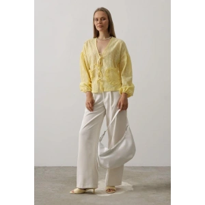 Kalp Detaylı Bağlamalı Brode Bluz  arı