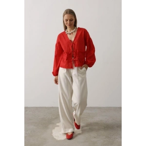 Kalp Detaylı Bağlamalı Brode Bluz  Kırmızı