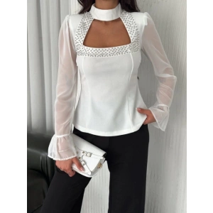 Kolları Şifon Göğüste İnci Boncuk Detaylı Bluz  Beyaz